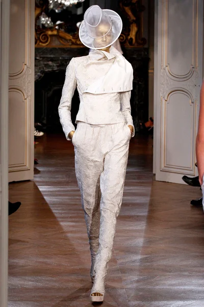 Look 24
